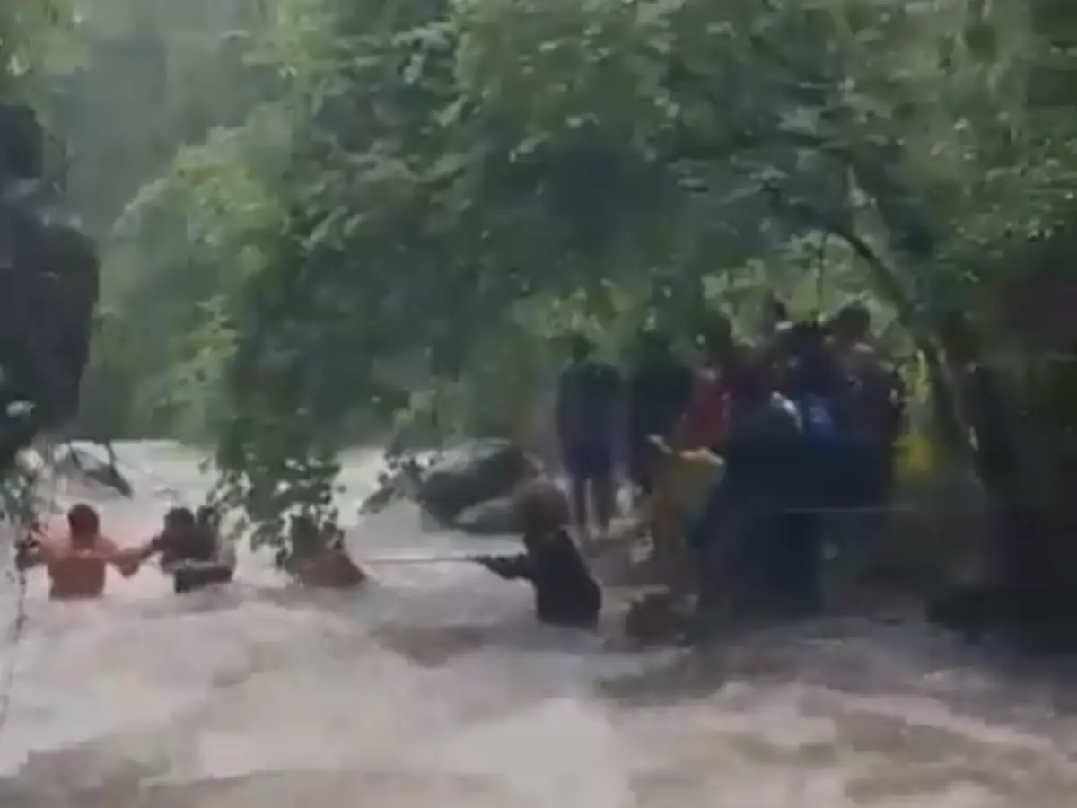 Khopoli flash flood: Villagers deploy ropes to rescue over 100 stranded tourists at Zenith Waterfall - WATCH