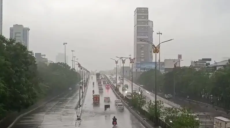 Maharashtra rains: Landslides hit Mumbai-Pune highways; schools shut as IMD issues severe weather warning