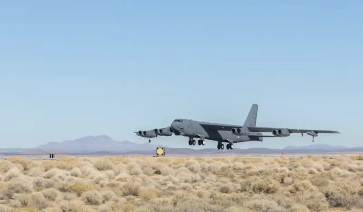 Why the B-52 bomber lands in a way that looks completely wrong