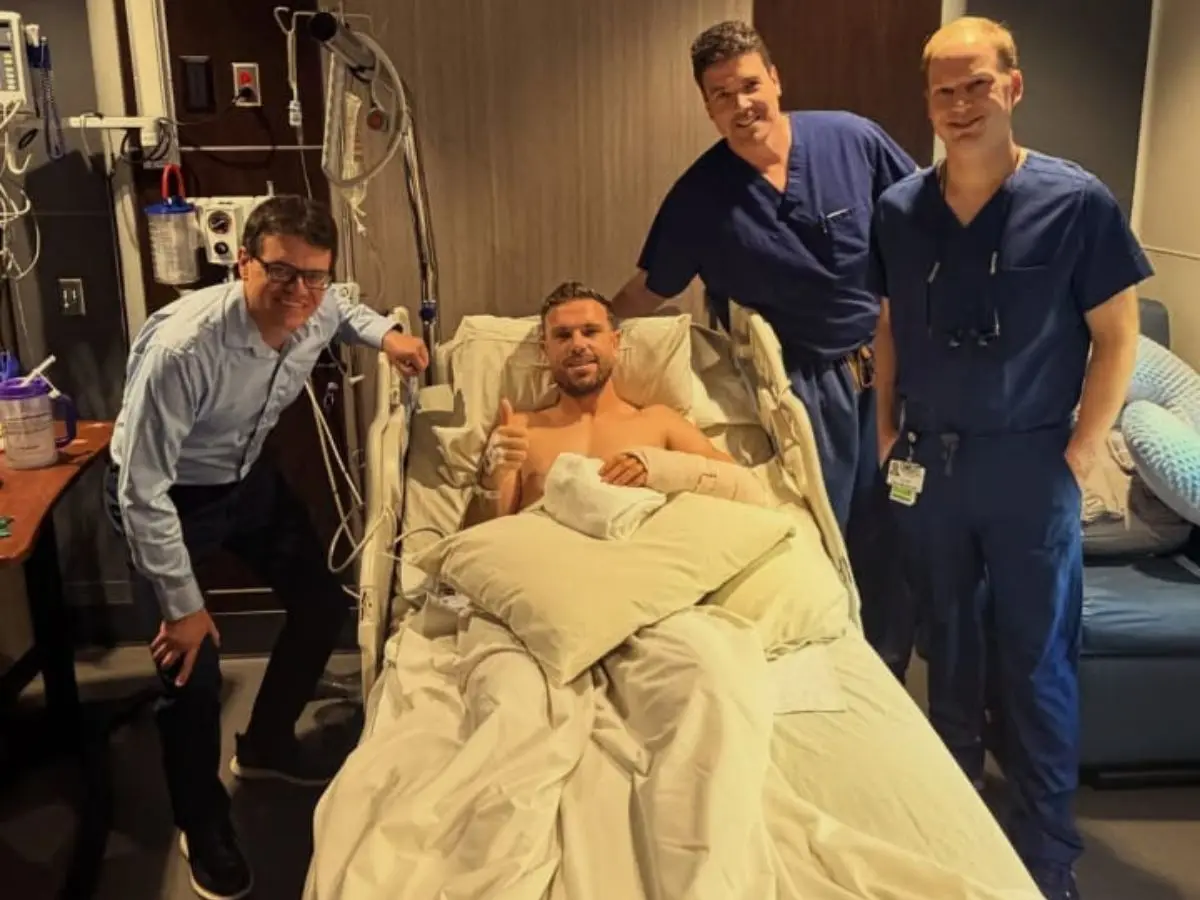 Jordan Henderson undergoes surgery in US after breaking arm in Mexico win
