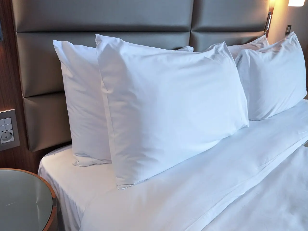 Why do dermatologists recommend changing your pillowcase regularly? Why do dermatologists recommend changing your pillowcase regularly?