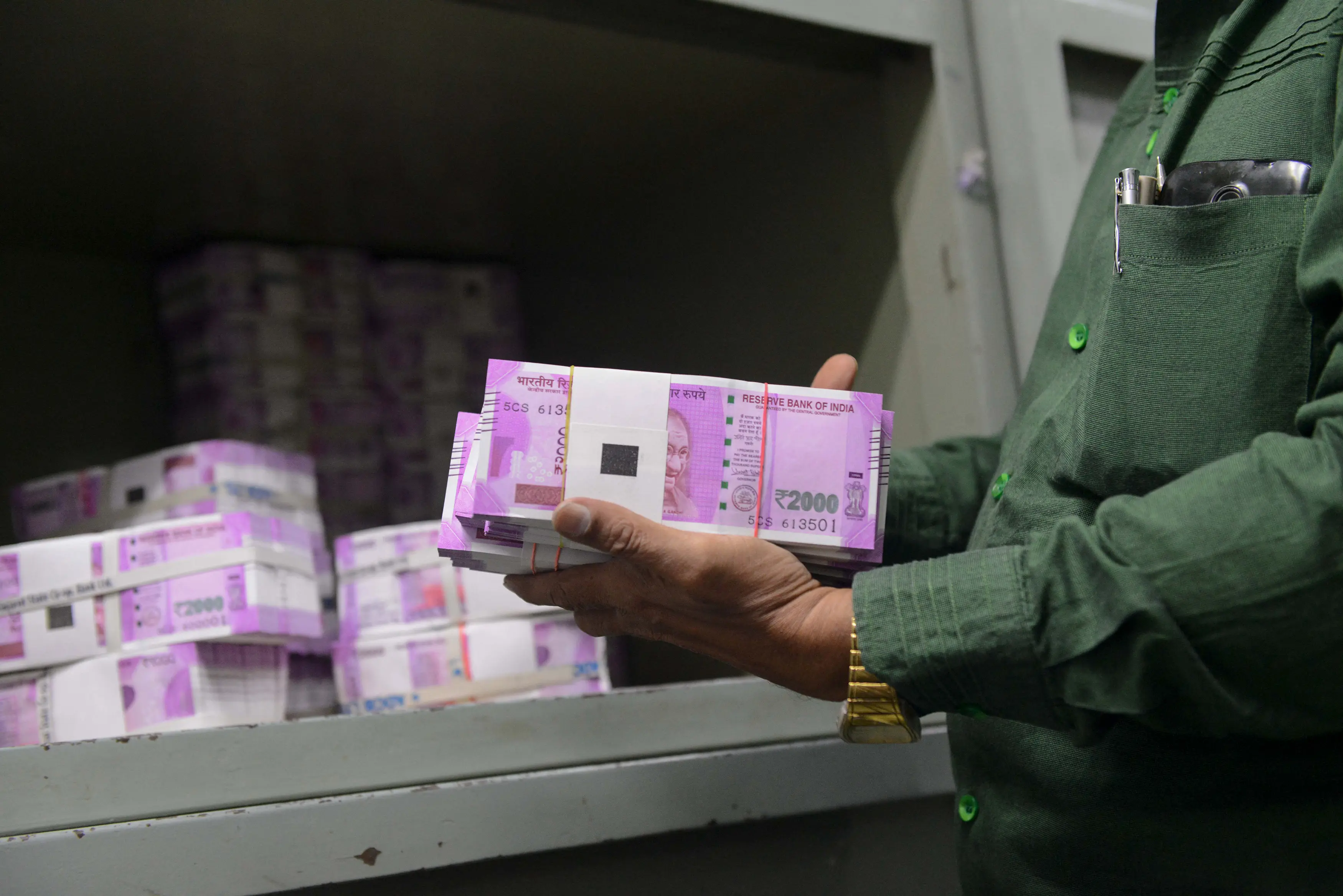 ₹2,000: The last of the pink notes face quiet exit as RBI confirms 98.5% of currency returned