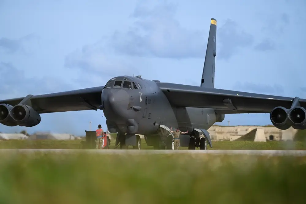 A bomber that lands sideways: Why the B-52 doesn't always point straight