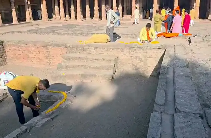 SC declines to restore Friday namaz inside Bhojshala, permits prayers at adjacent site