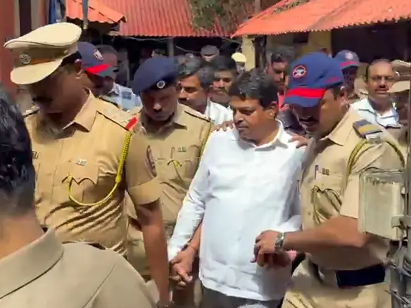 Shiv Sena corporator Ramesh Mhatre gets bail in KDMC doctor assault case; investigation and trial to continue Shiv Sena corporator Ramesh Mhatre gets bail in KDMC doctor assault case; investigation and trial to continue