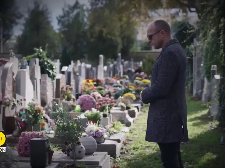 Chat with your beloved ghost through AI 