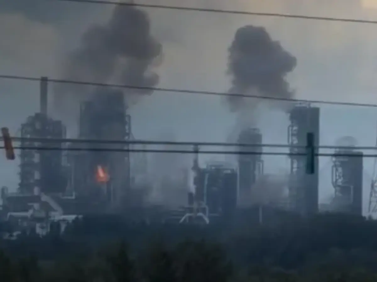 Ukrainian drone travels 2,500 km in 12 hours to attack oil refinery in Siberia, as CIA confirms 30-minute soldier lifespan