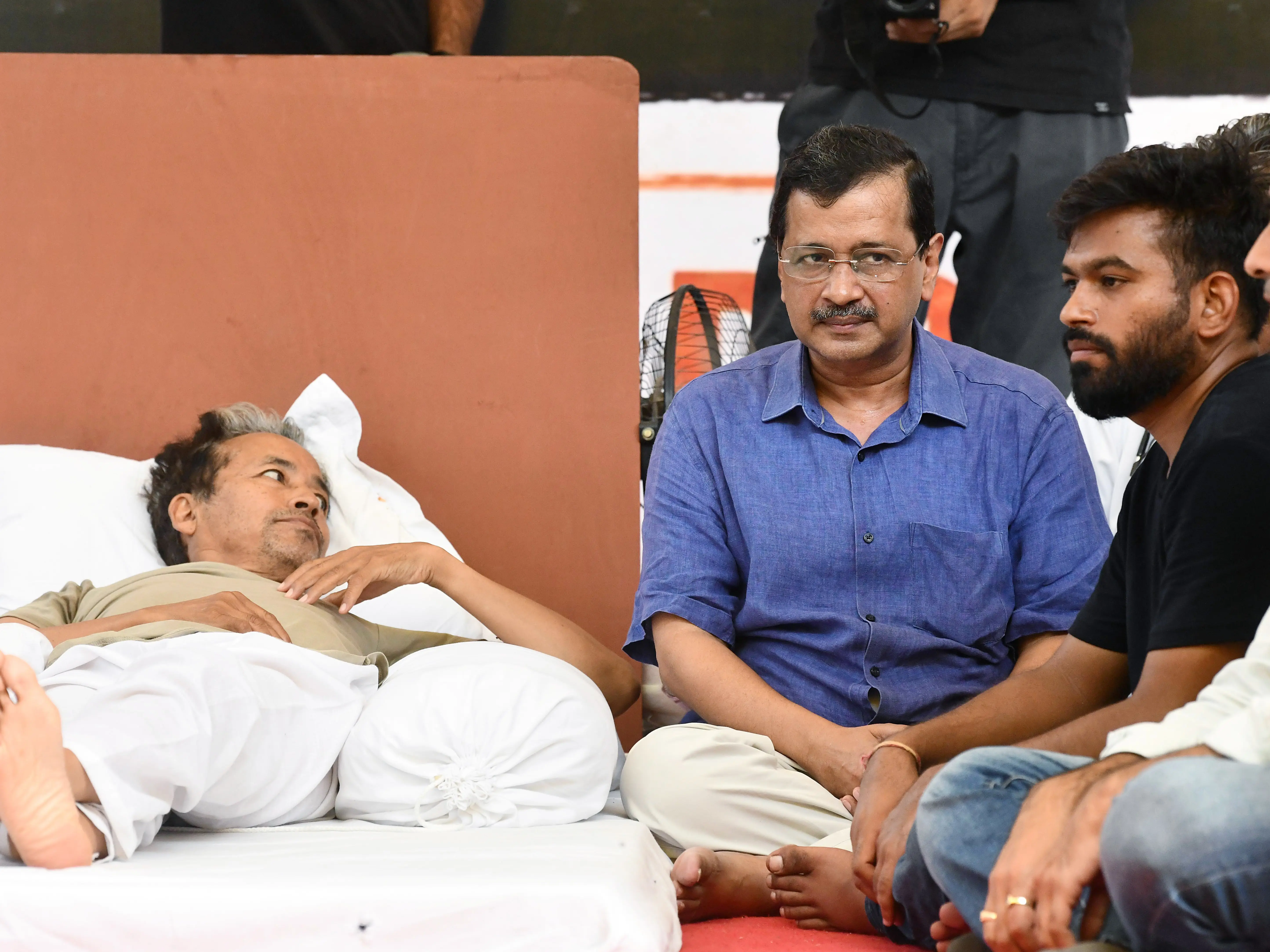 'Make Sonam Wangchuk Education Minister': Kejriwal visits Jantar Mantar, warns BJP of '2014-like fate' 'Make Sonam Wangchuk Education Minister': Kejriwal visits Jantar Mantar, warns BJP of '2014-like fate'