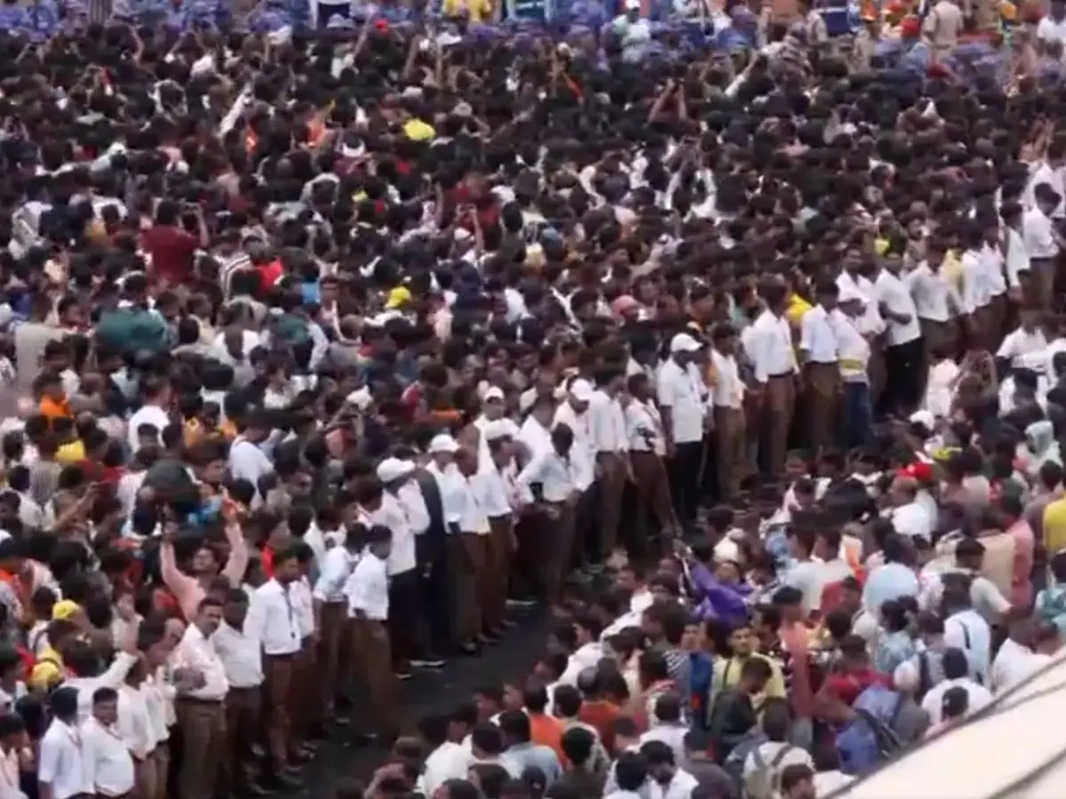 WATCH | Crowd forms human chain to create ambulance corridor during Jagannath Rath Yatra