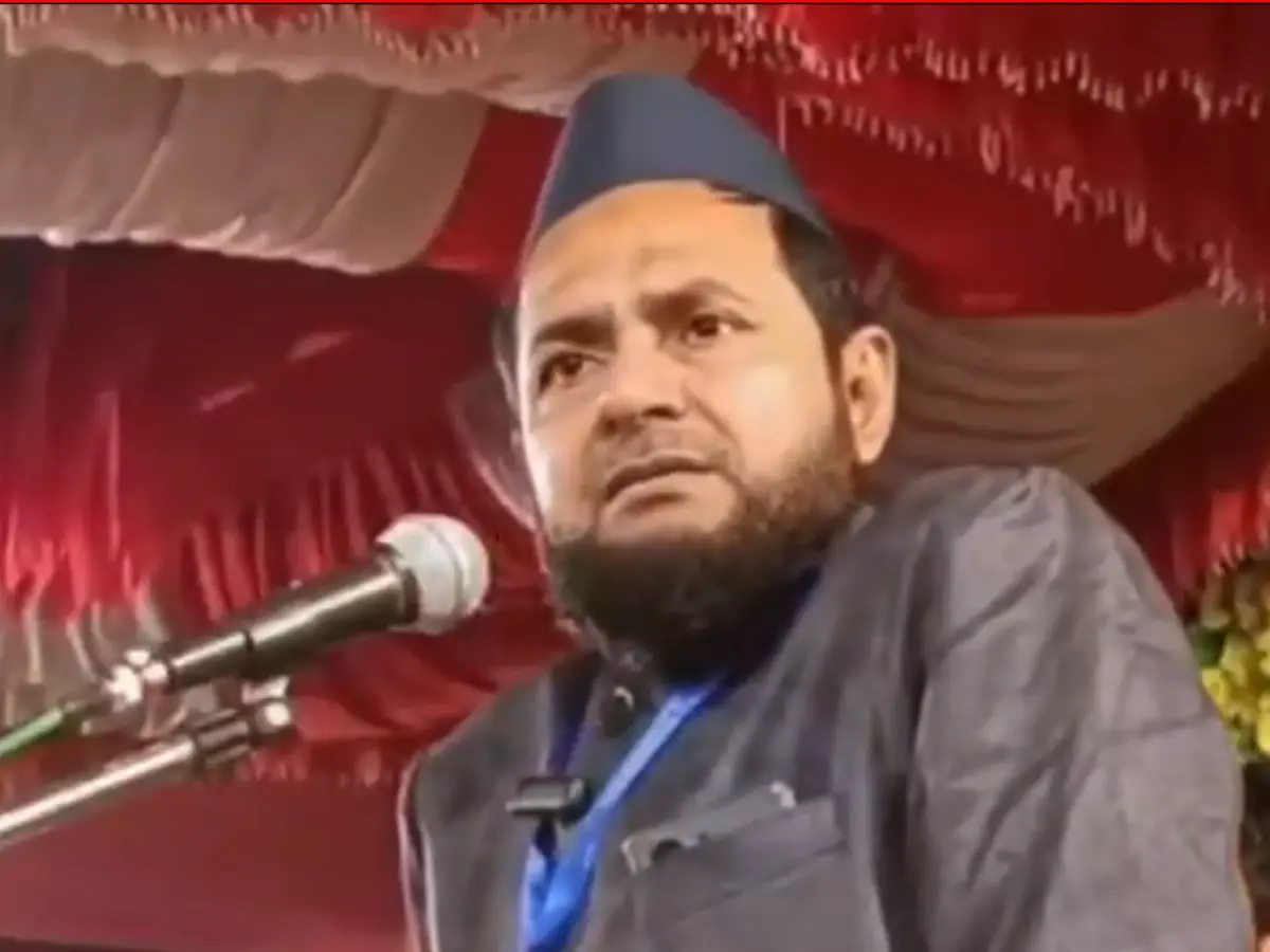 Muslim cleric says 'Lord Krishna offered namaz'. Seer calls to 'cut off' his tongue Muslim cleric says 'Lord Krishna offered namaz'. Seer calls to 'cut off' his tongue