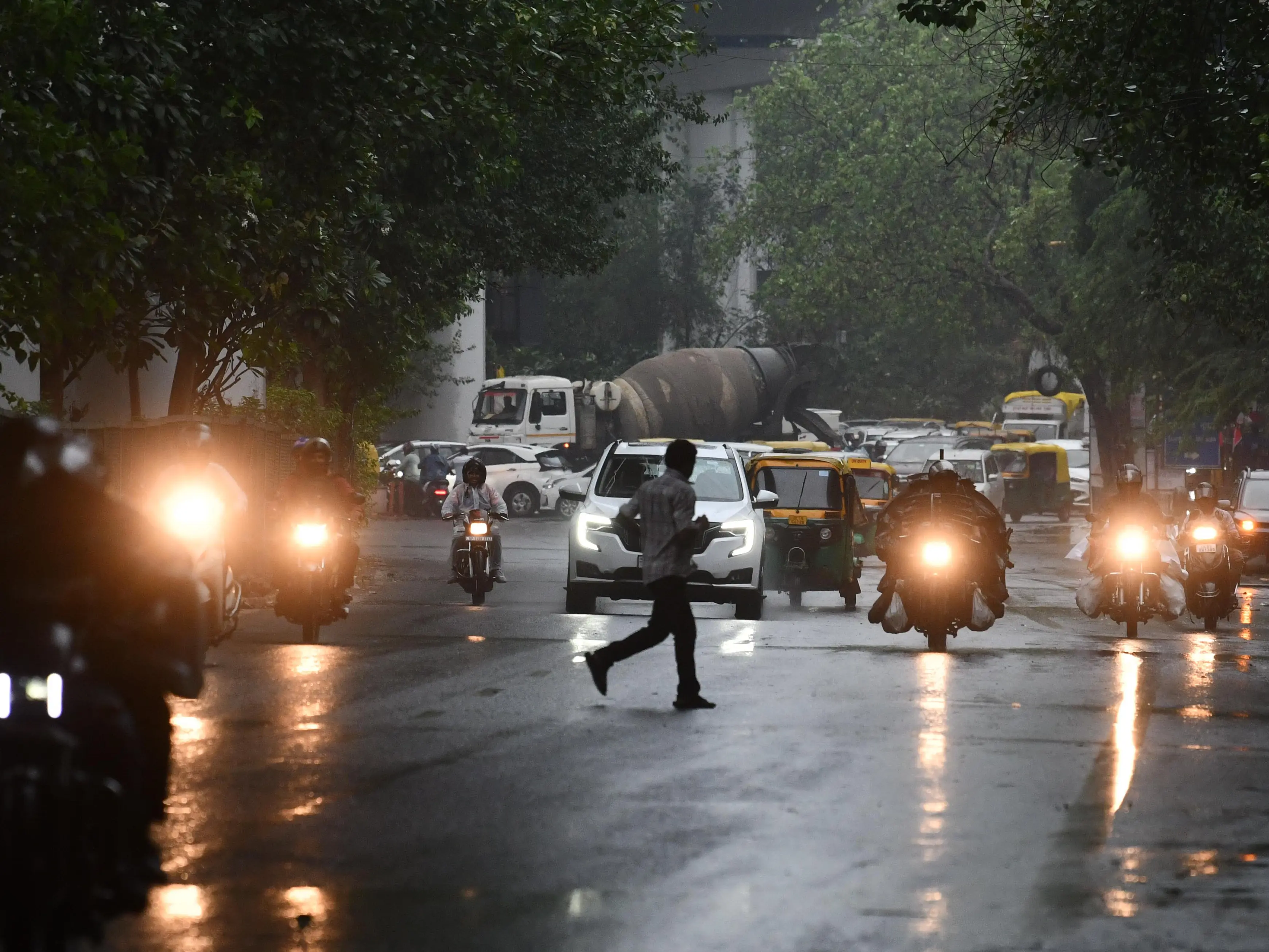 Delhi logs warmest July night since 2021; IMD issues weekend yellow alert for rain Delhi logs warmest July night since 2021; IMD issues weekend yellow alert for rain
