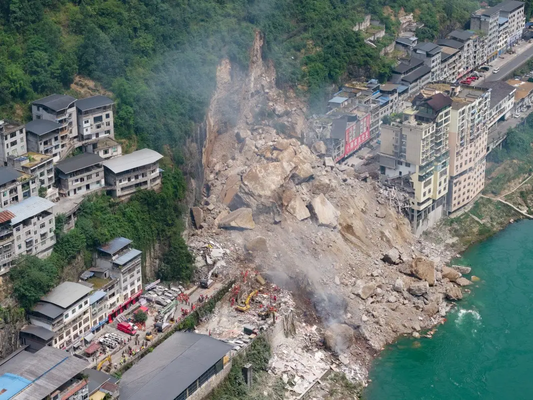 Landslide hits China’s Chongqing: 8 killed, 34 missing as multiple buildings collapse Landslide hits China’s Chongqing: 8 killed, 34 missing as multiple buildings collapse