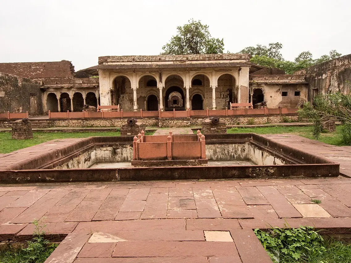 Cannon event! 16th century artefact weighing 3.5 tonnes stolen from MP’s Narwar Fort