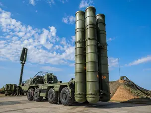 Why the S-400 uses solid rocket fuel instead of liquid fuel