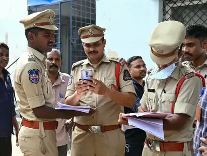 Maharashtra man kills ex-girlfriend, reveals chilling details in call with woman's fiancé, later found dead Maharashtra man kills ex-girlfriend, reveals chilling details in call with woman's fiancé, later found dead