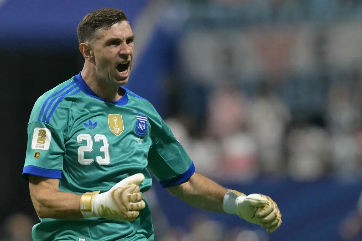 Golden Glove: Emiliano Martinez Leads Goalkeeping Excellence