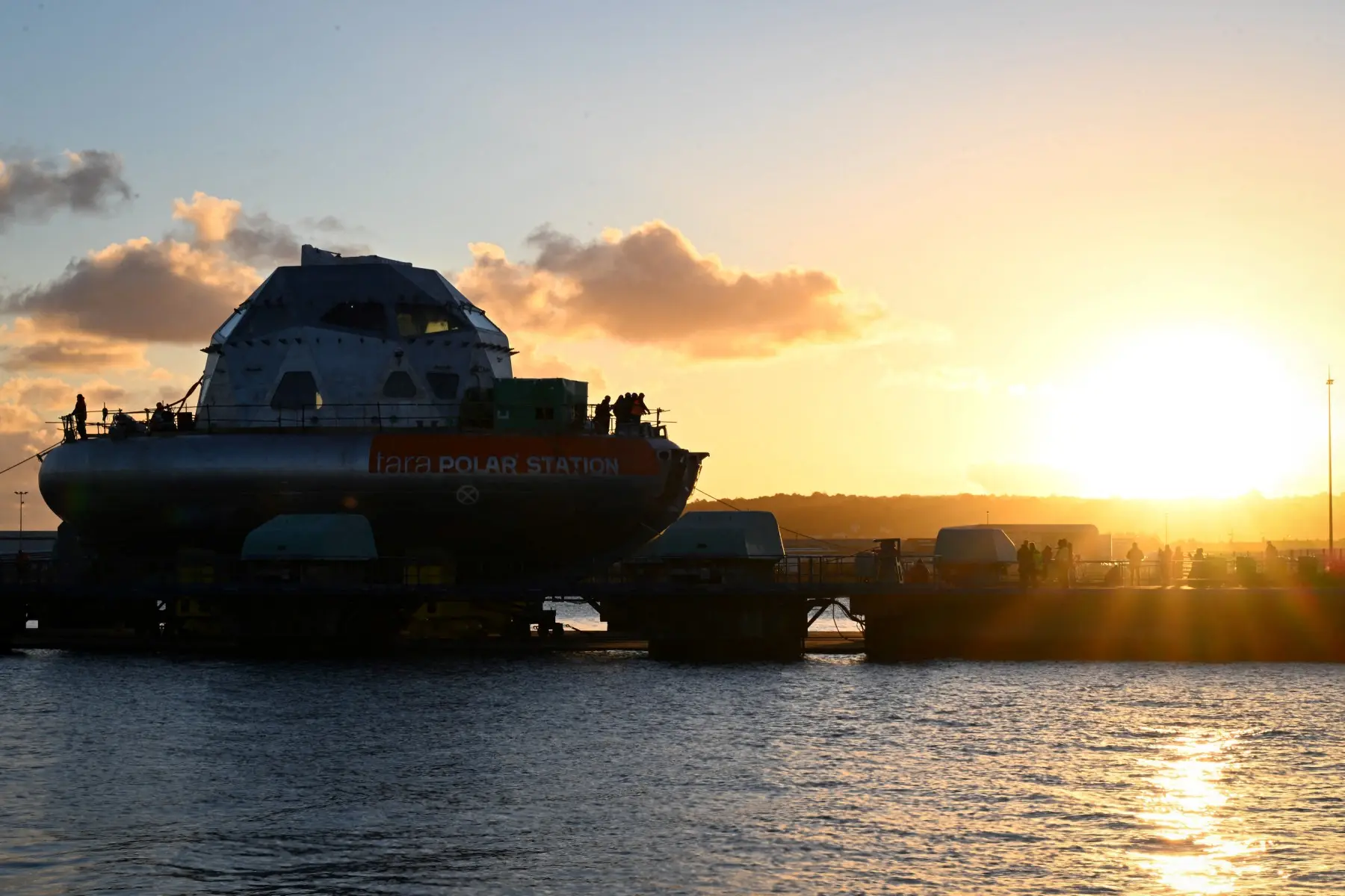 Who all are on board the Tara Polar Station?