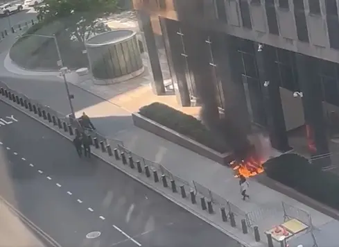 WATCH: Man in custody after allegedly igniting blaze at Manhattan federal building