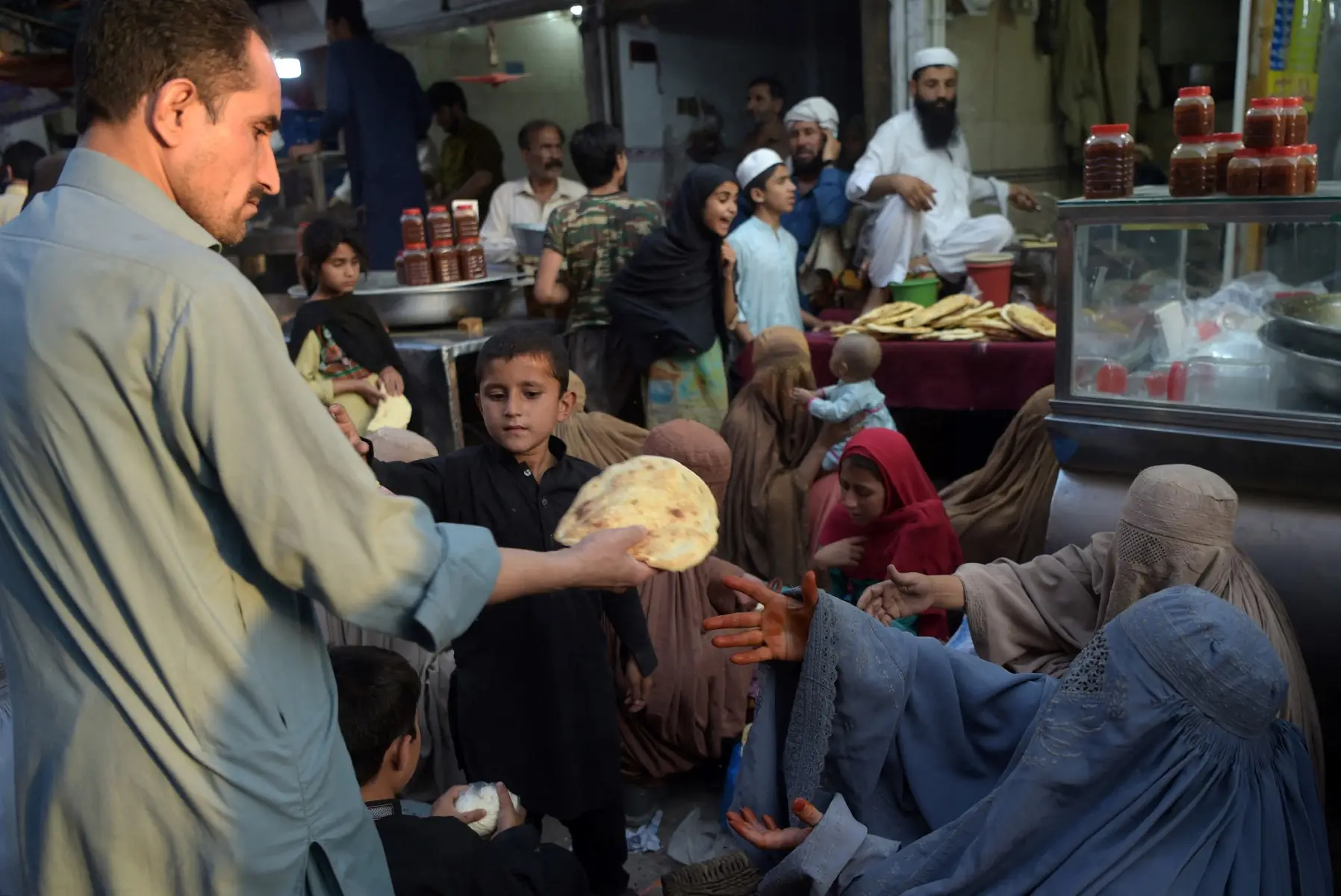 Nearly 3 in 10 Pakistanis now live below poverty line amid deepening economic crisis