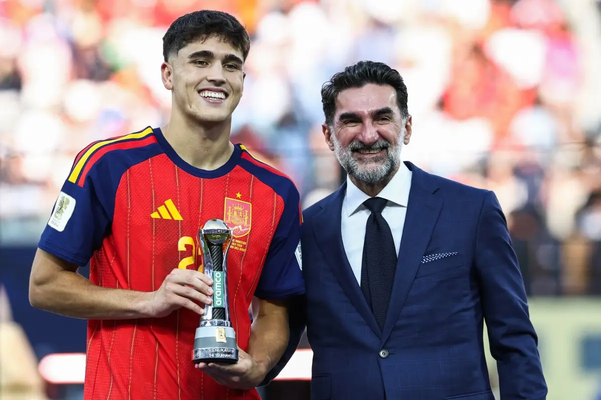 Pau Cubarsí (Centre Back)