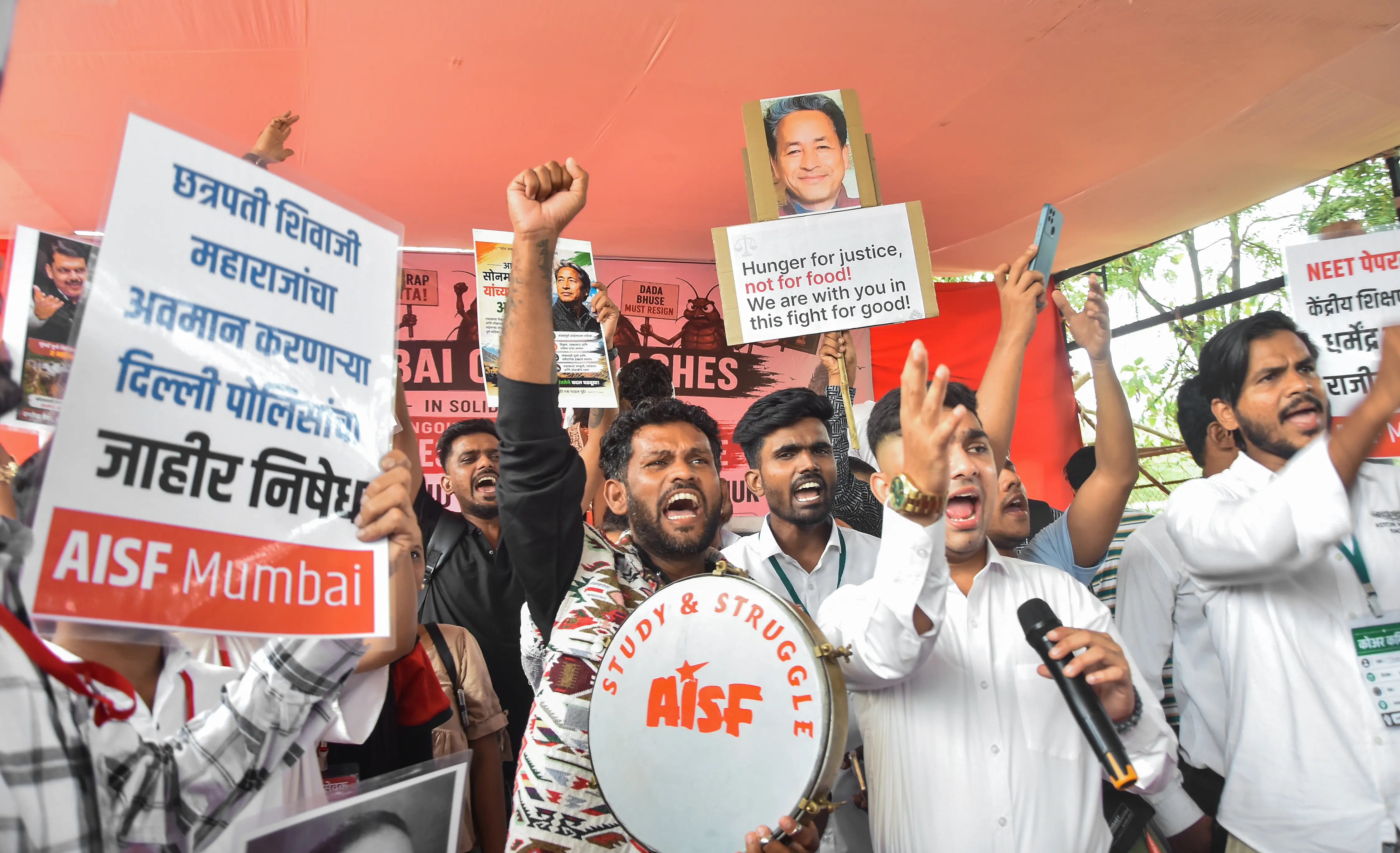 Mumbai police book over 900 people over CJP protest; eight FIRs registered across city