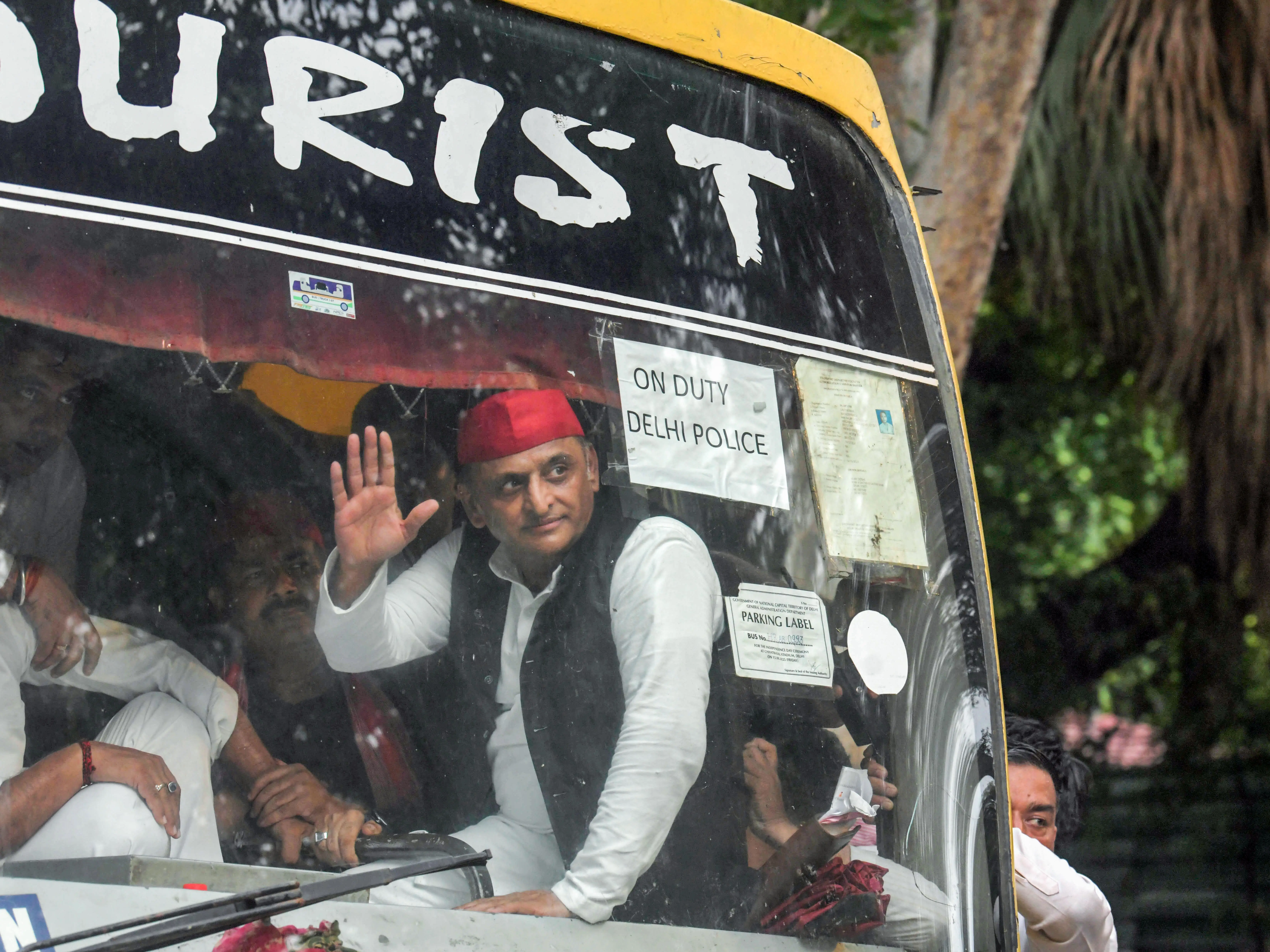 Watch | 'Kaha le jaa rahe ho police bhai?': Akhilesh Yadav detained outside PM's residence Watch | 'Kaha le jaa rahe ho police bhai?': Akhilesh Yadav detained outside PM's residence