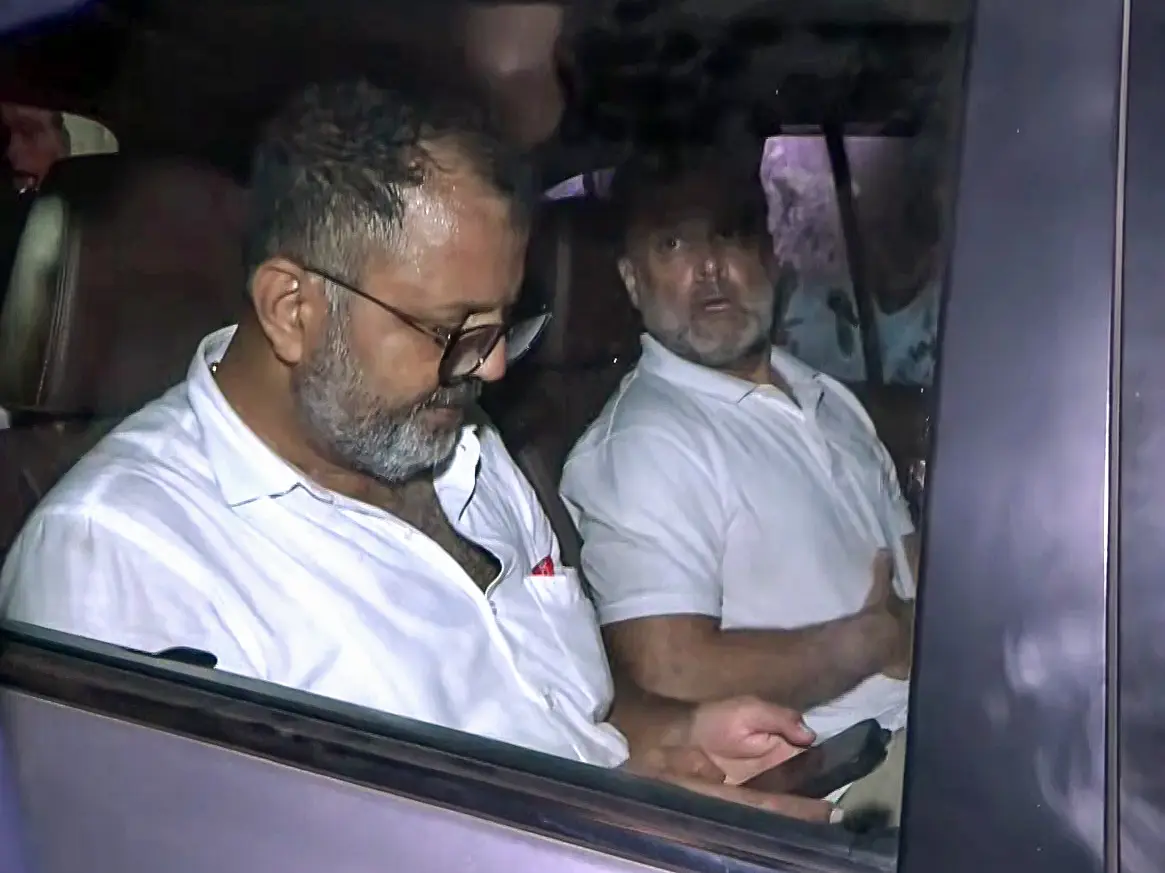 Rahul Gandhi, Priyanka released after detention outside PM's residence, vow to fight on Rahul Gandhi, Priyanka released after detention outside PM's residence, vow to fight on