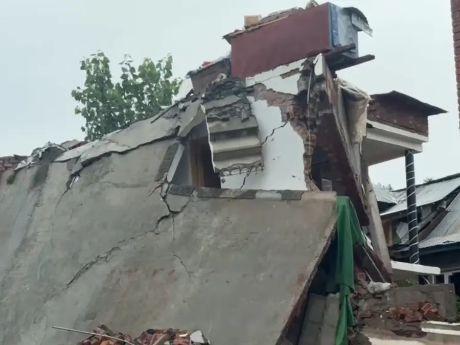 Security forces demolish houses of two active LeT terrorists in Anantnag