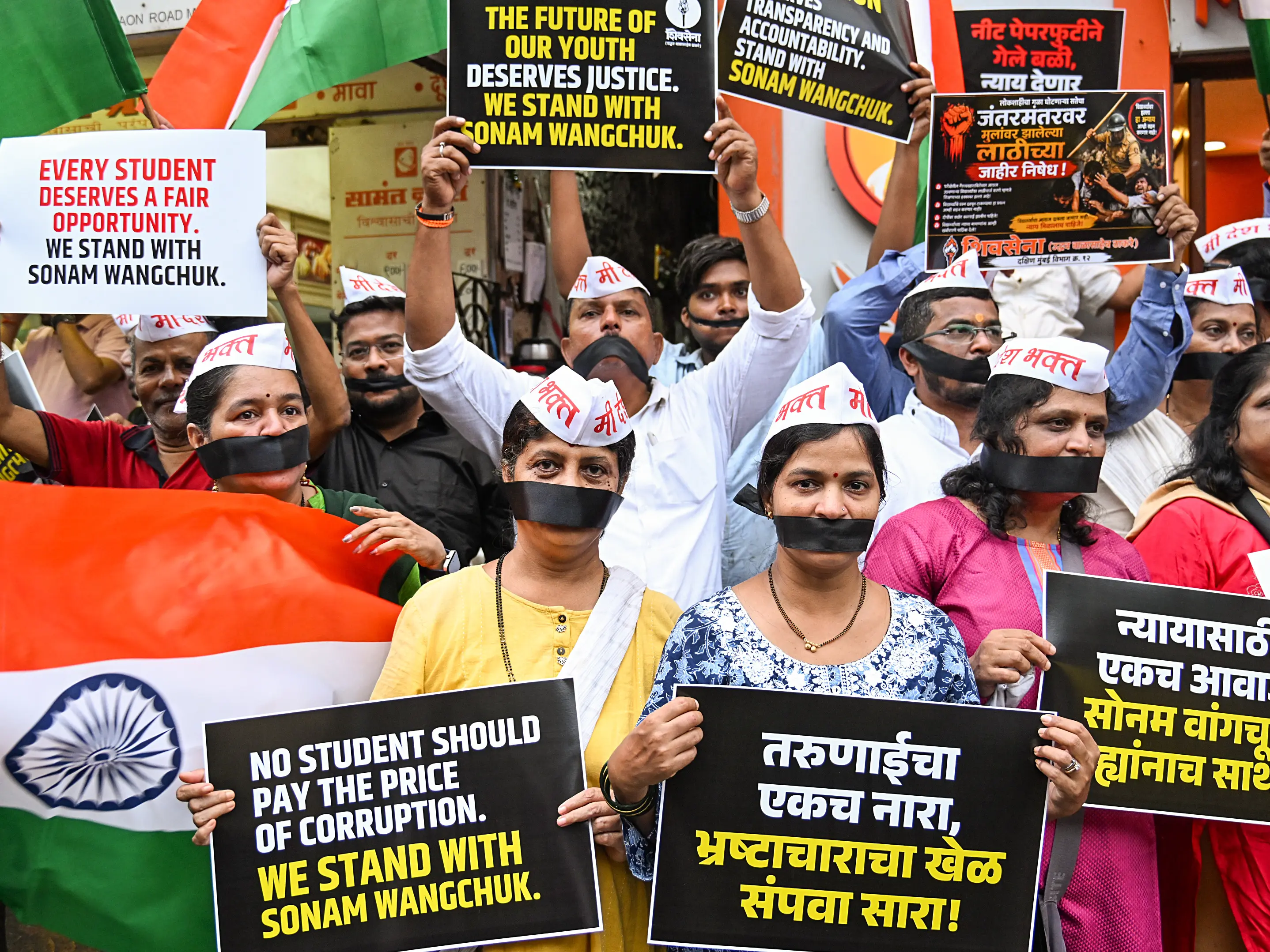 Students defy restrictions as Mumbai braces for another day of protests; Bollywood stars back education reform movement Students defy restrictions as Mumbai braces for another day of protests; Bollywood stars back education reform movement