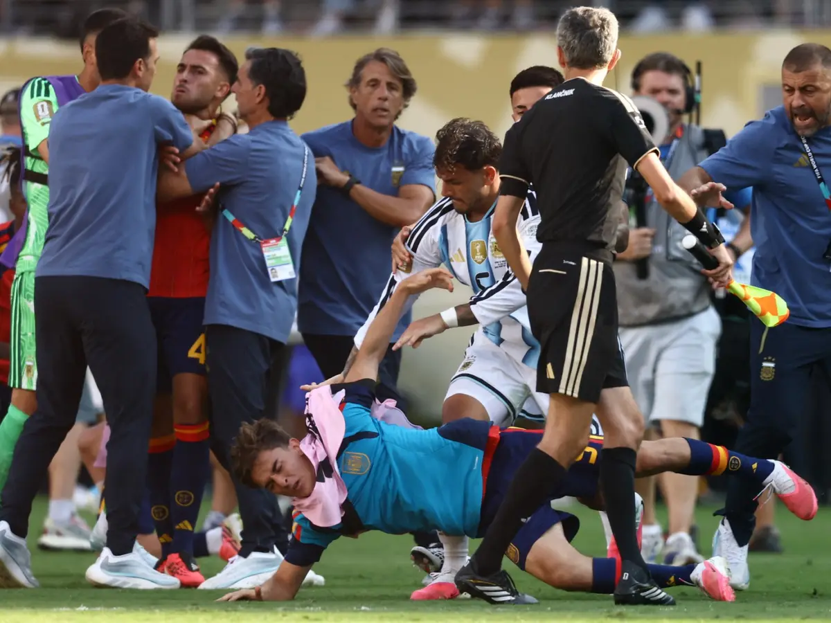 Argentina Coach Apologizes After Punching Spain Player
