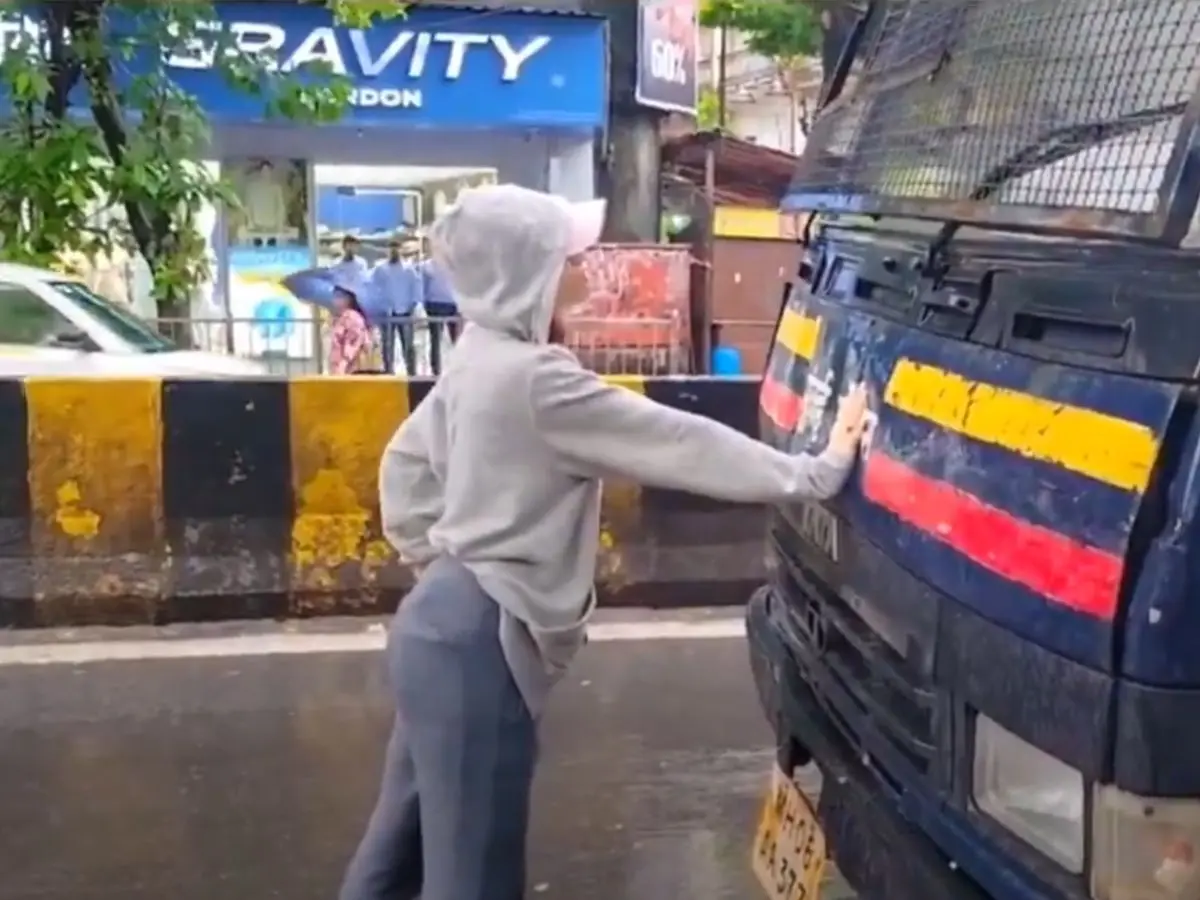 WATCH | Woman risks arrest to stop police van during NEET protest; video goes viral WATCH | Woman risks arrest to stop police van during NEET protest; video goes viral