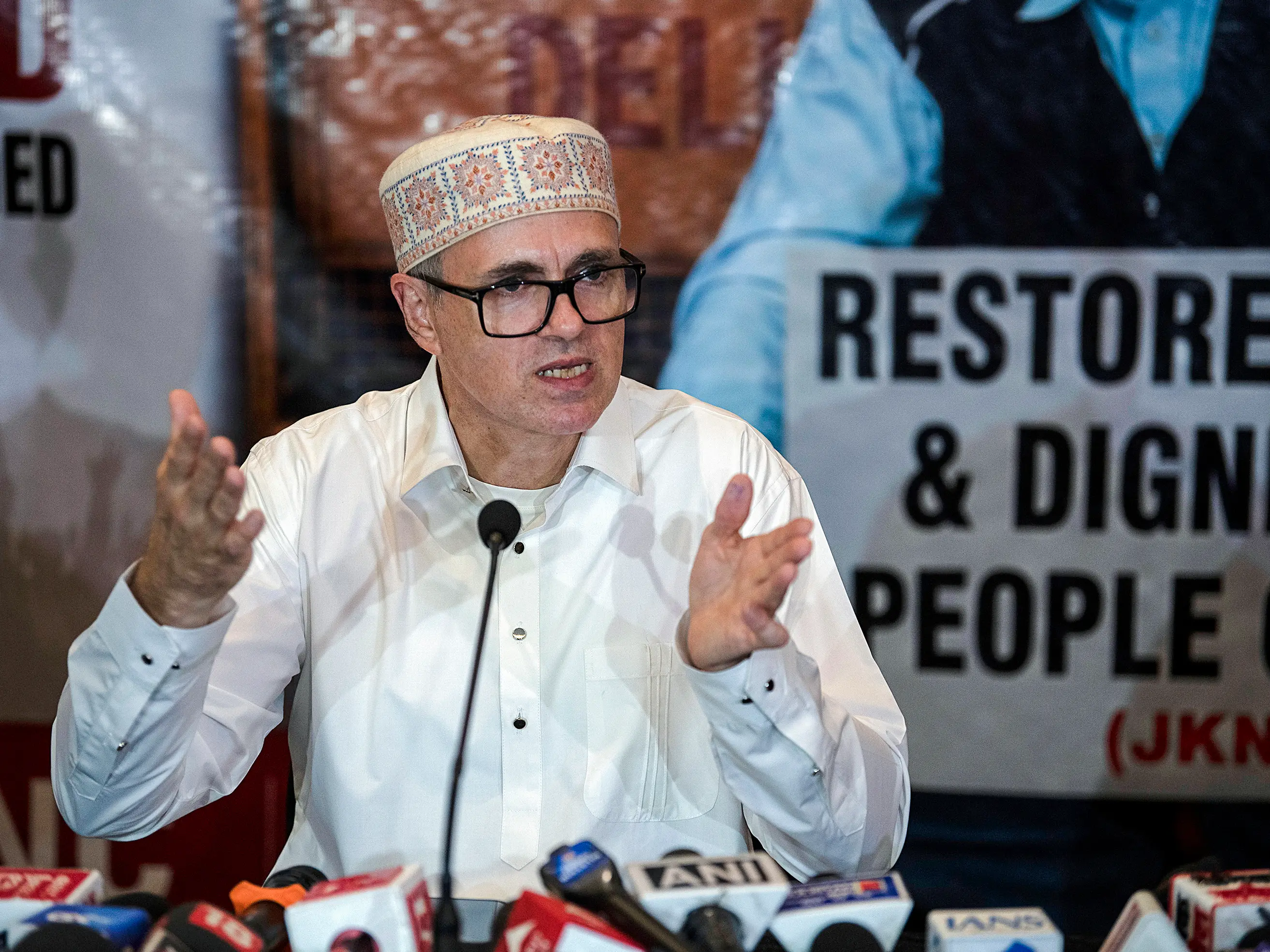 Omar Abdullah, Mehbooba Mufti raise concerns over security crackdown after Anantnag terror attack Omar Abdullah, Mehbooba Mufti raise concerns over security crackdown after Anantnag terror attack