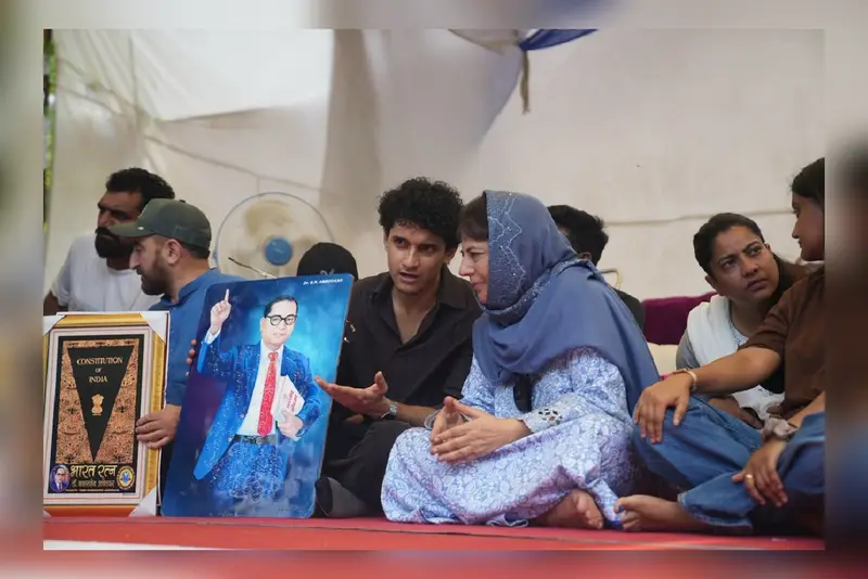 ‘Your protest is the ultimate NEET exam,’ Mehbooba Mufti tells students at Jantar Mantar ‘Your protest is the ultimate NEET exam,’ Mehbooba Mufti tells students at Jantar Mantar