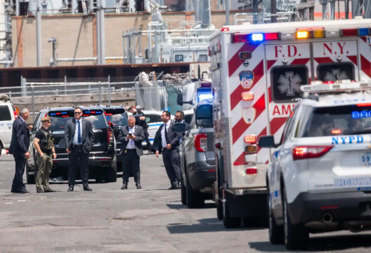 Suspect arrested over alleged antisemitic stabbing attacks that wounded 2 in Manhattan