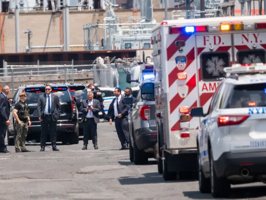 Suspect arrested over alleged antisemitic stabbing attacks that wounded 2 in Manhattan