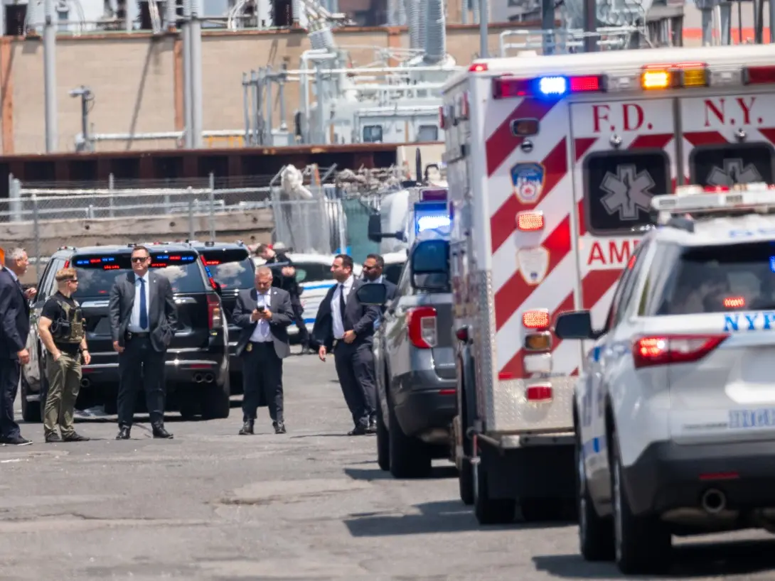 Suspect arrested over alleged antisemitic stabbing attacks that wounded 2 in Manhattan Suspect arrested over alleged antisemitic stabbing attacks that wounded 2 in Manhattan