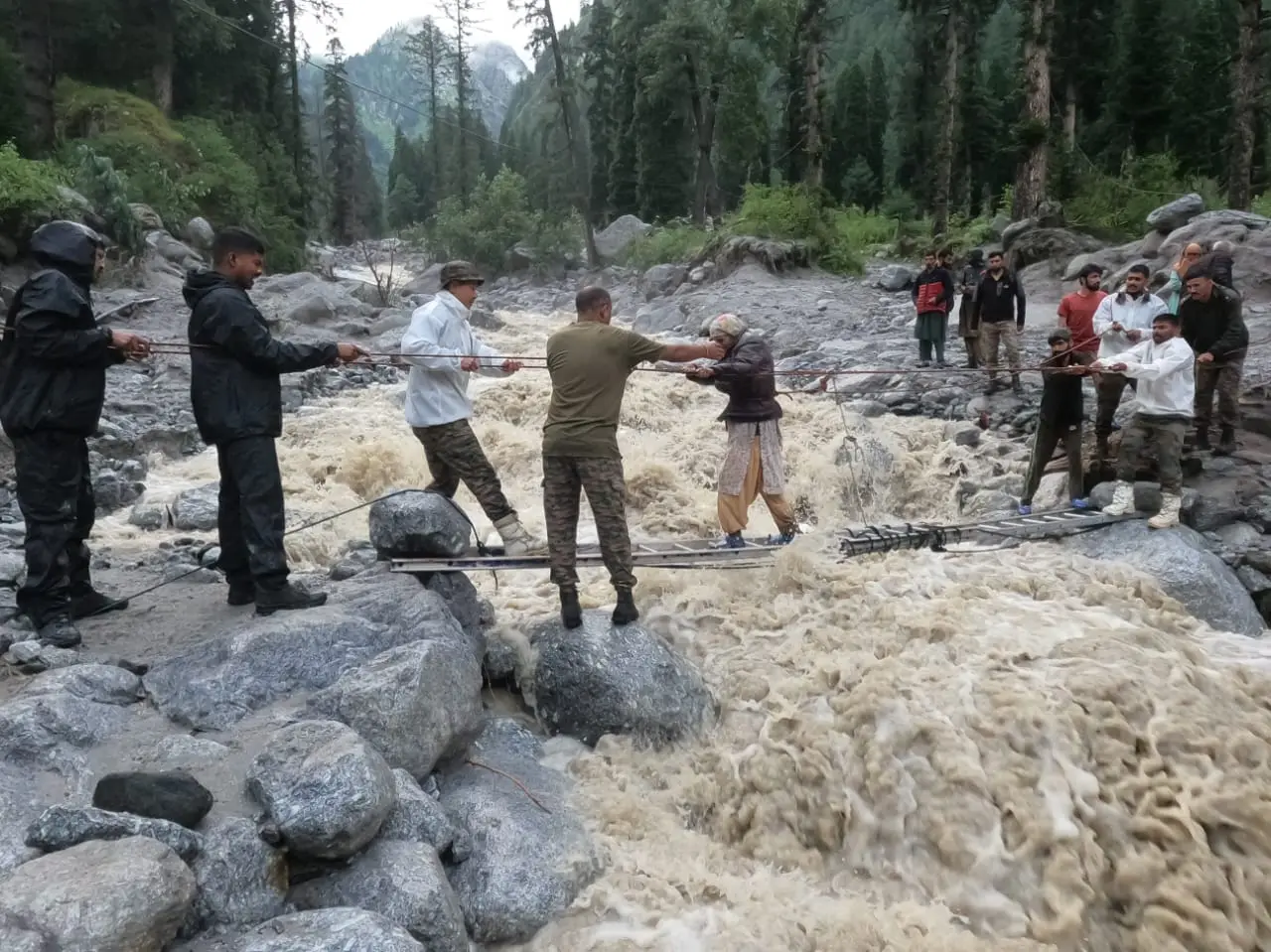 Cloudbursts and flash floods batter Jammu & Kashmir; army rescues stranded villagers, rivers under close watch Cloudbursts and flash floods batter Jammu & Kashmir; army rescues stranded villagers, rivers under close watch