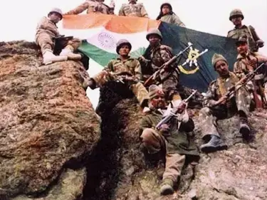 India remembers heroes of Kargil Vijay Diwas, PM Modi, Defence Minister Rajnath Singh salute 'extraordinary courage' India remembers heroes of Kargil Vijay Diwas, PM Modi, Defence Minister Rajnath Singh salute 'extraordinary courage'
