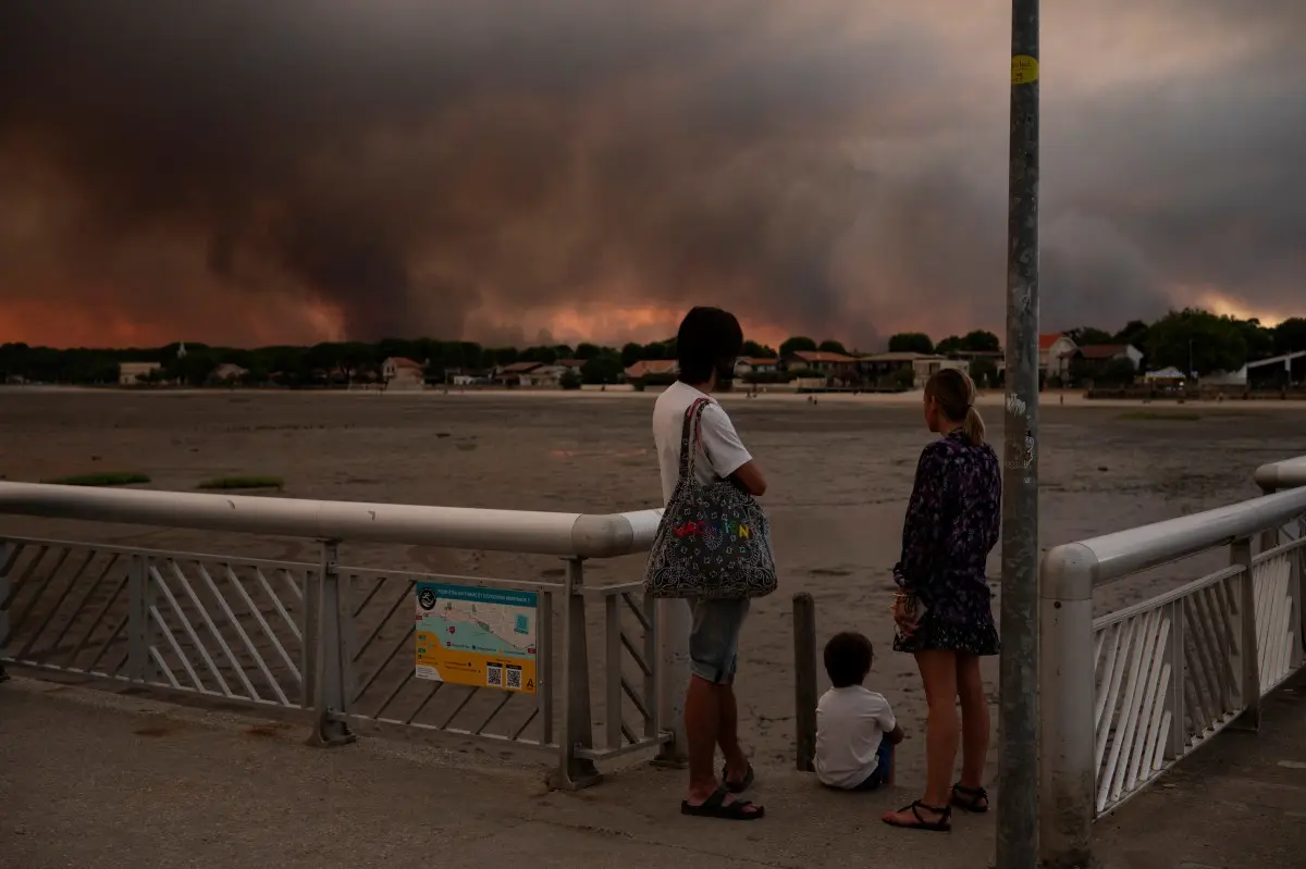 France wildfires burn a record 98,000 ha; Spain fires reach 152,000 ha as more than 300,000 evacuated