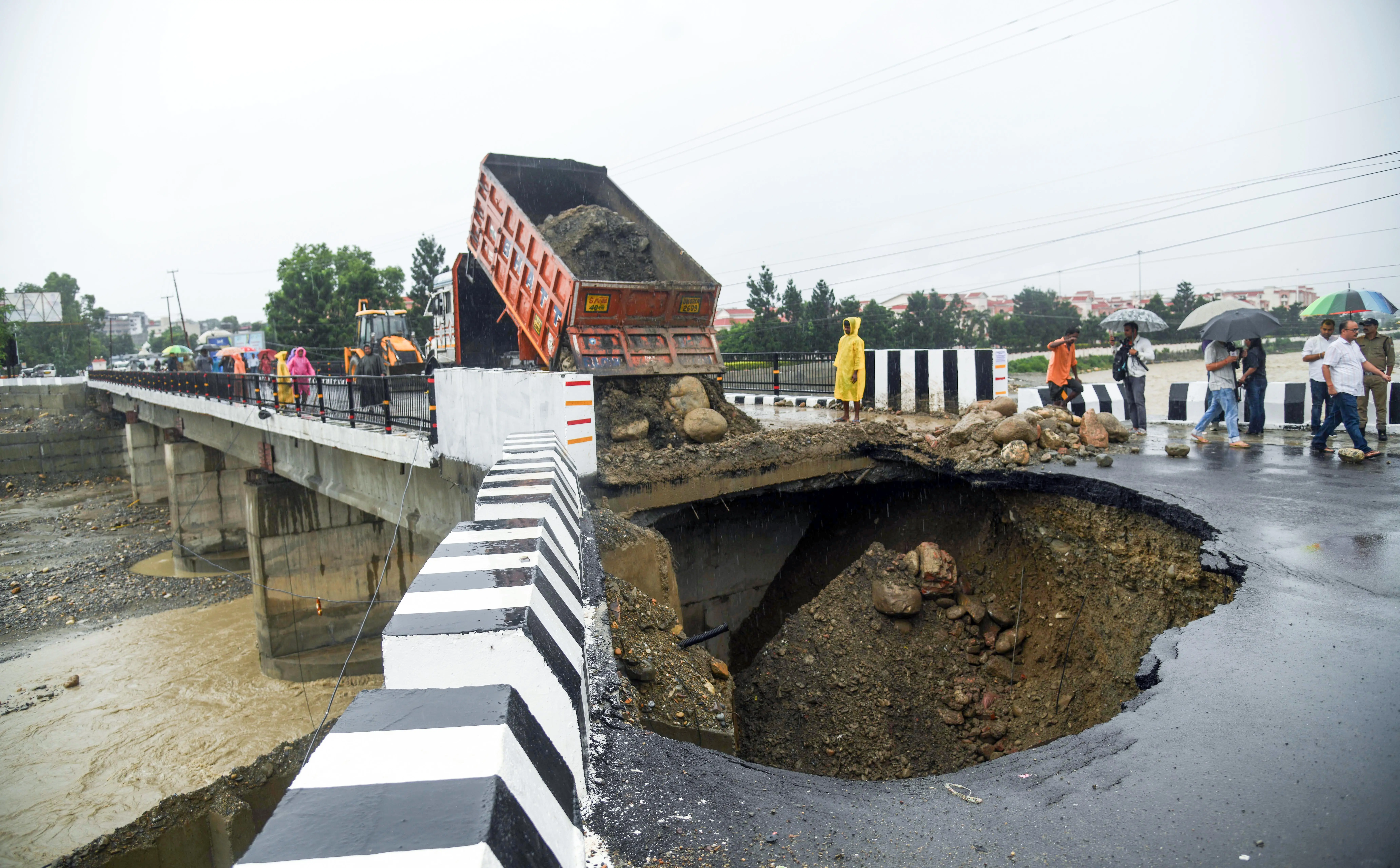 ₹16 crore Dehradun bridge approach road collapses just 17 days after inauguration