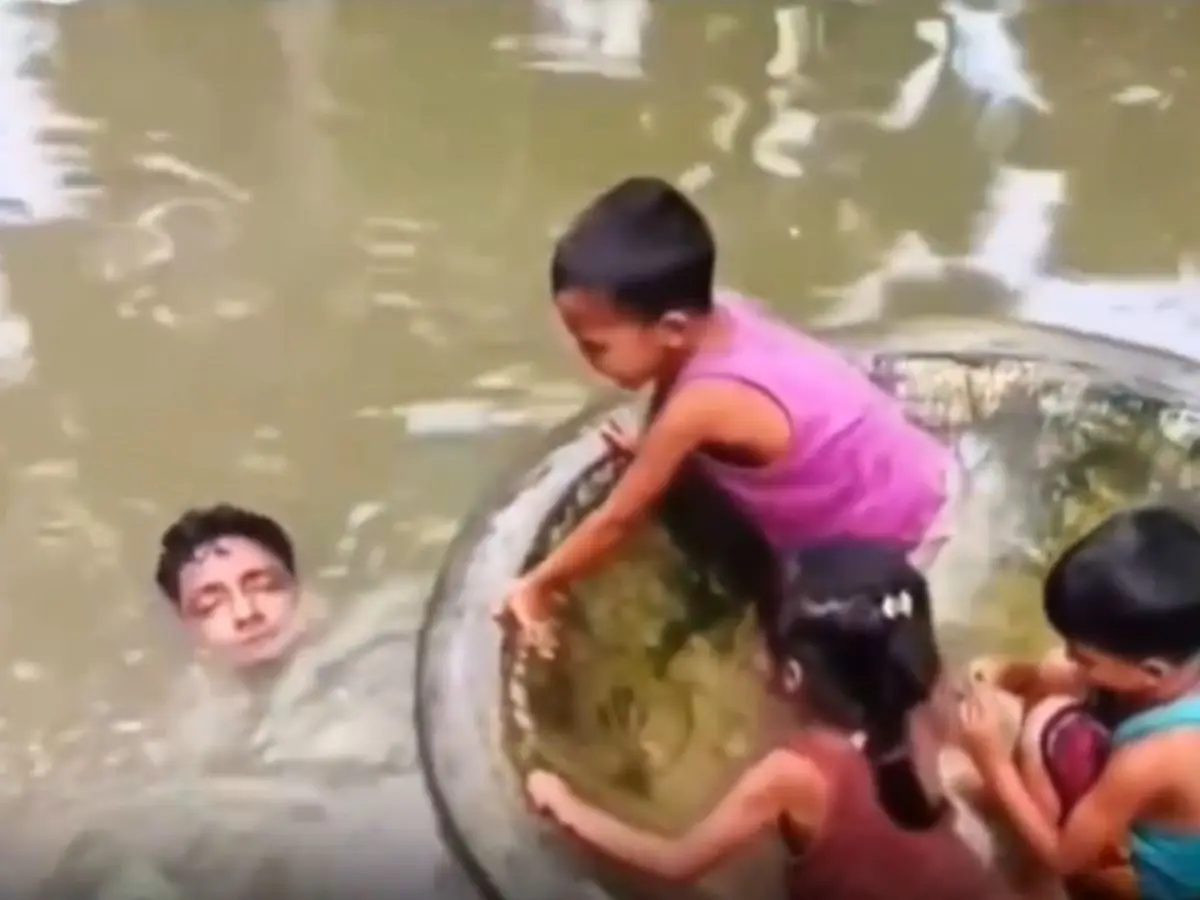 Heartbreaking video shows Assam father carrying three children through neck-deep floodwaters Heartbreaking video shows Assam father carrying three children through neck-deep floodwaters