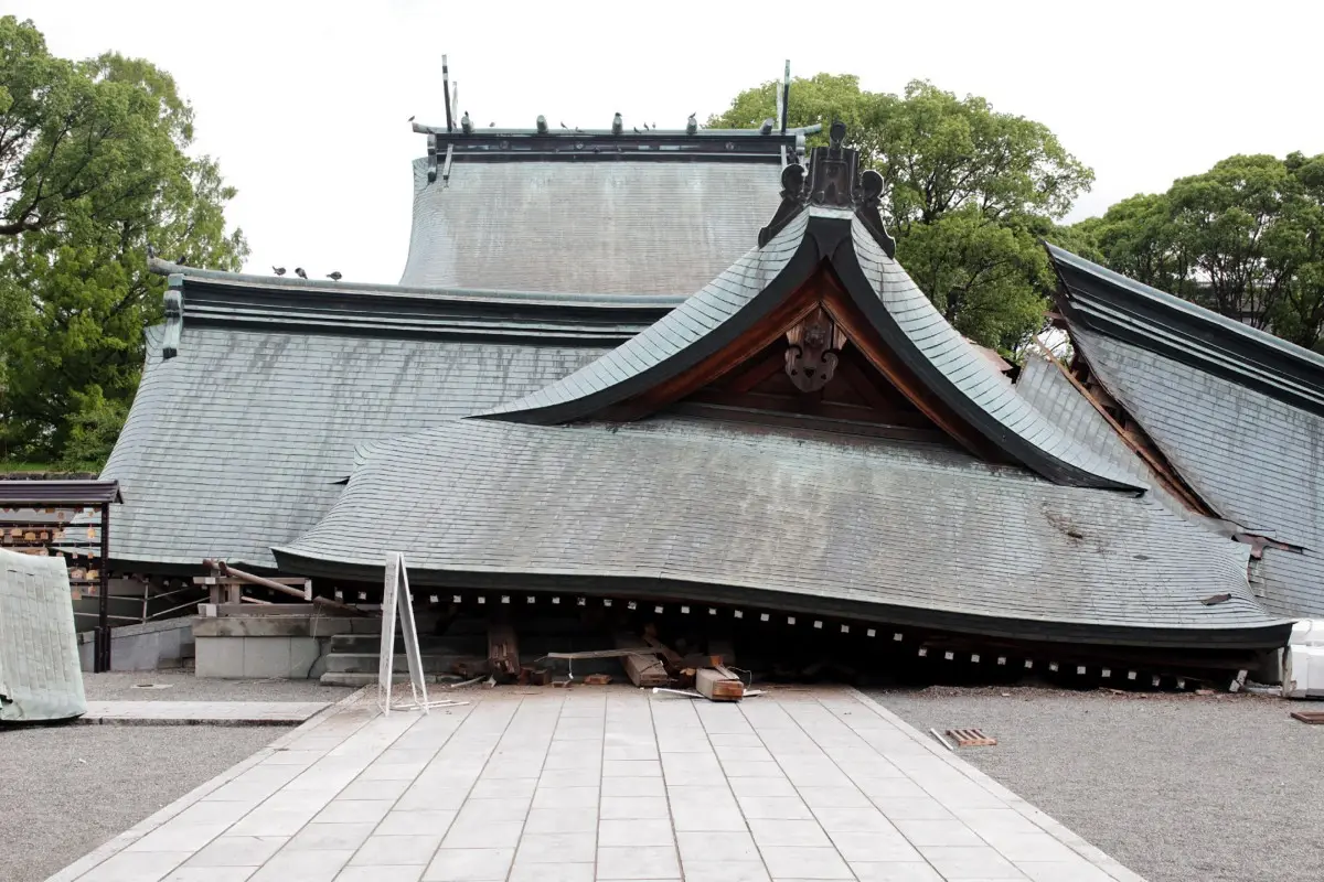 Japan earthquake: 13 dead, 9,000 in evacuation centres after 7.1-magnitude quake cause widespread destruction