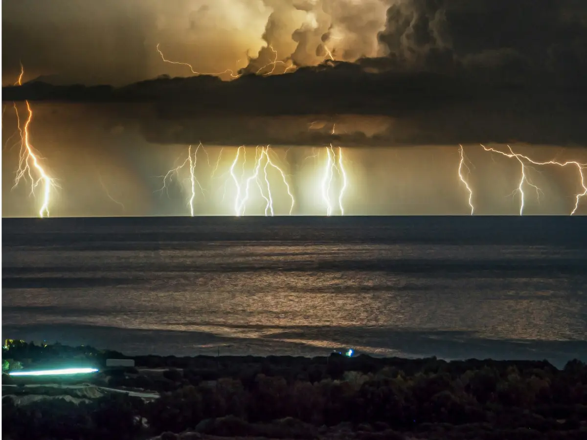 Underwater lightning bolts in the Pacific Ring of Fire baffle scientists Underwater lightning bolts in the Pacific Ring of Fire baffle scientists