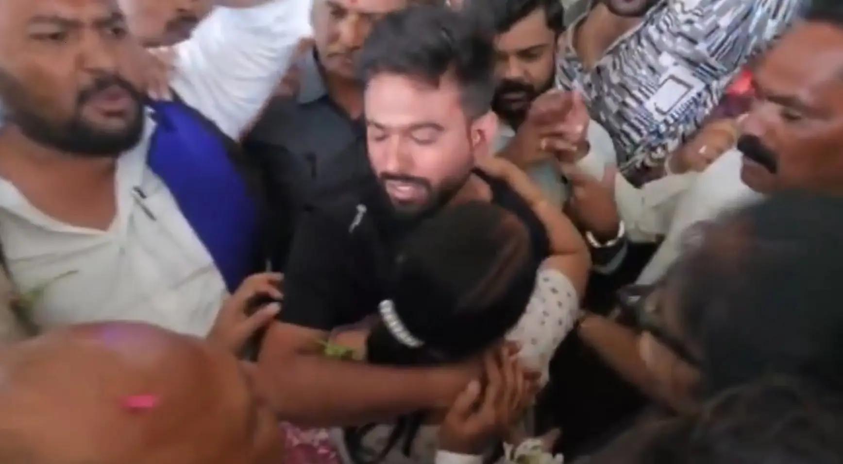 CJP founder Abhijeet Dipke returns to Maharashtra, receives grand welcome in hometown