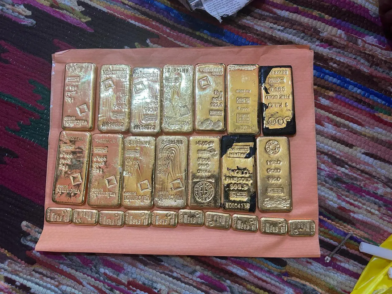 Nearly Rs 29 crore cash, 15 kg gold found at ex-bus driver's house in West Bengal Nearly Rs 29 crore cash, 15 kg gold found at ex-bus driver's house in West Bengal