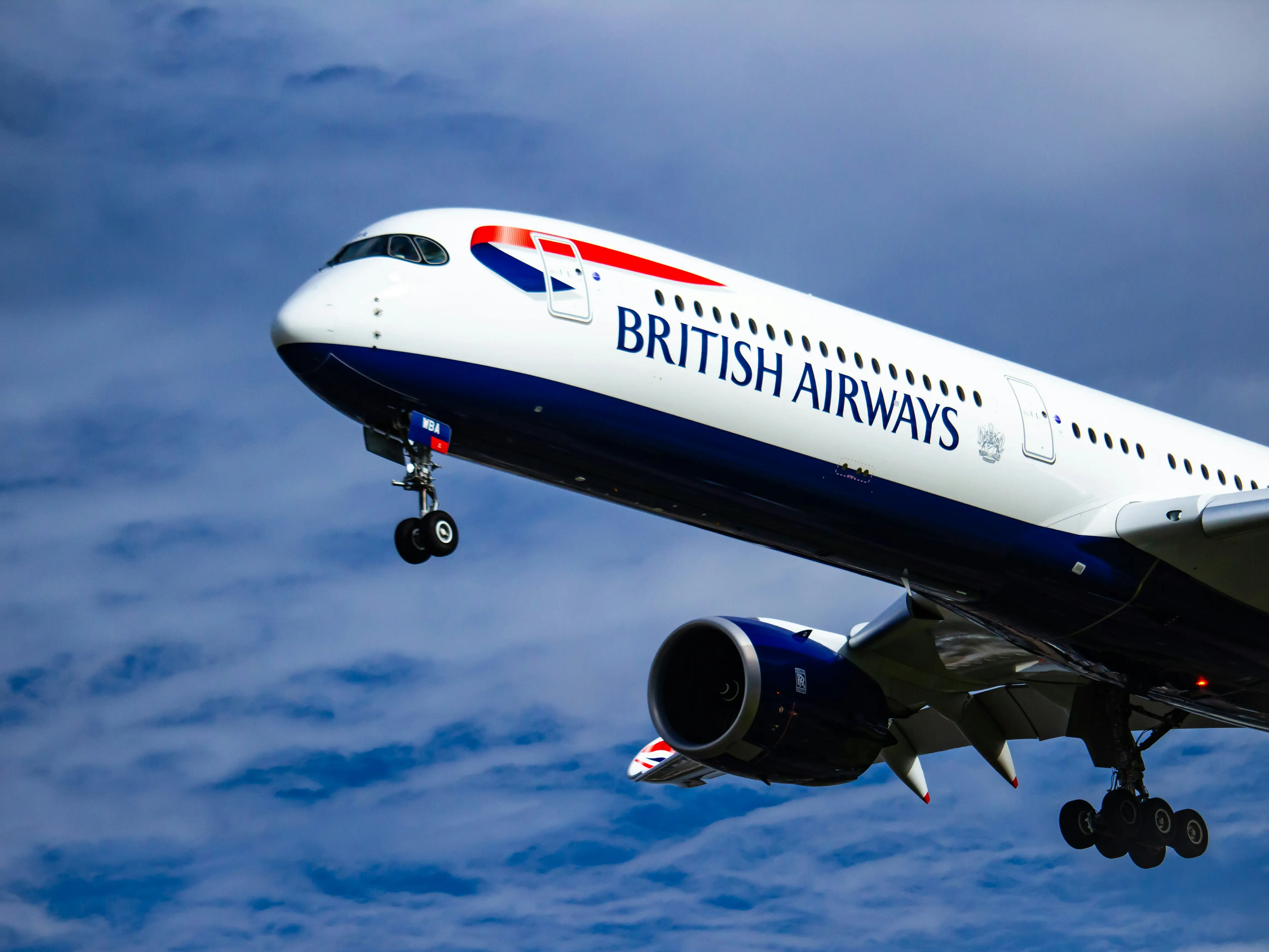 British Airways flight comes close to 'nosediving' over London