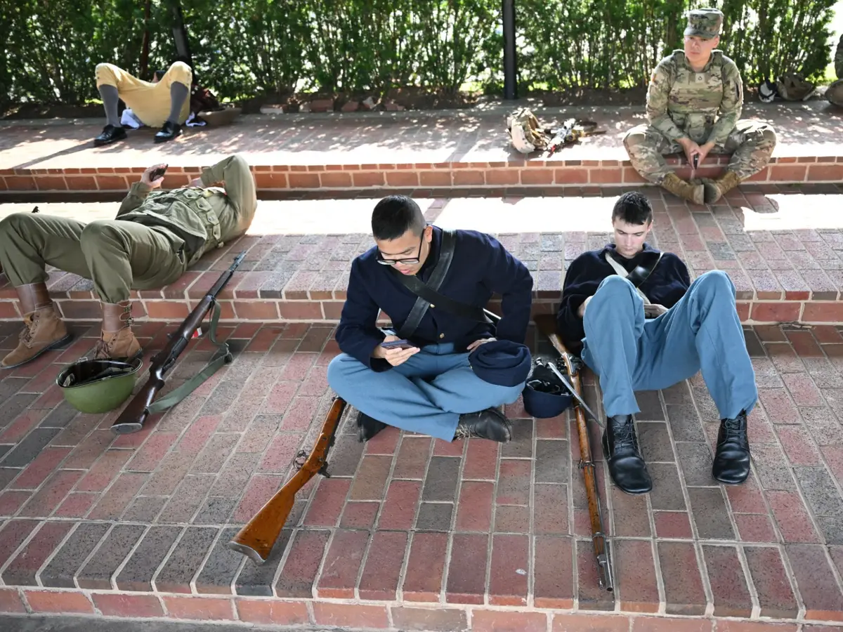 US Military Warns Troops About Phone Use Amid Iran Threats
