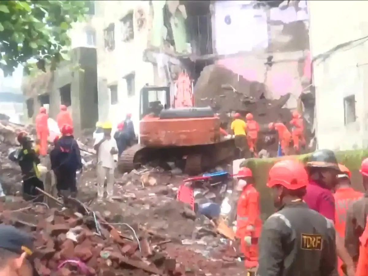 At least 6 killed, several injured after apartment building collapses near Mumbai At least 6 killed, several injured after apartment building collapses near Mumbai