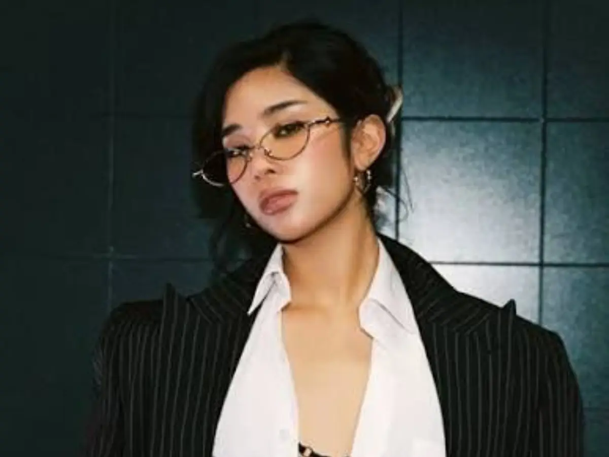 KATSEYE's Sophia addresses online hate amid vacation photo controversy KATSEYE's Sophia addresses online hate amid vacation photo controversy