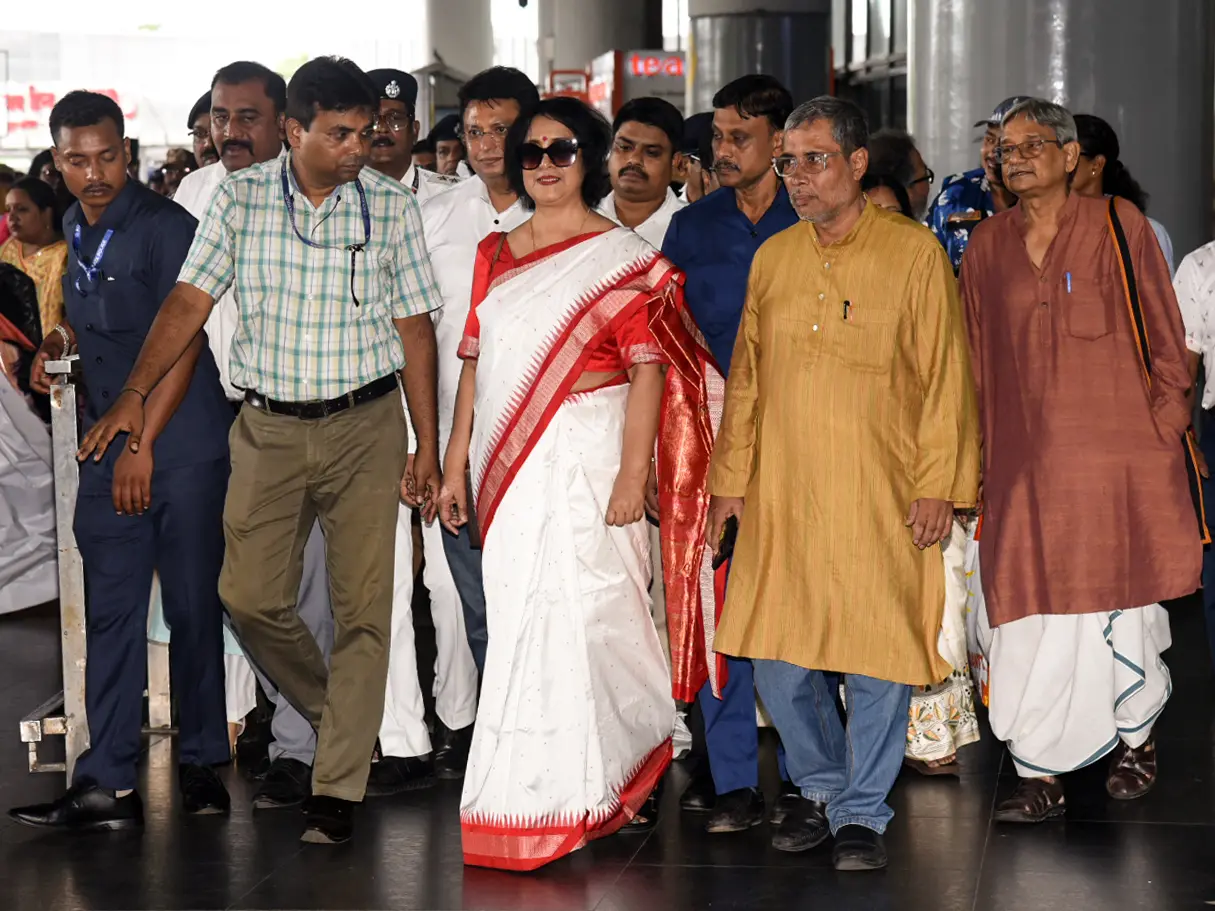 'I am feeling very good to be back.’: Taslima Nasreen makes emotional Kolkata return after 19 years 'I am feeling very good to be back.’: Taslima Nasreen makes emotional Kolkata return after 19 years